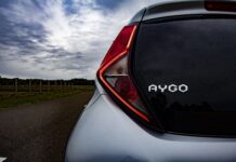 Czy Toyota Aygo ma automatyczną skrzynię biegów?