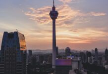 Czy można kleić mokre drewno?