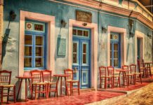 Jak zabezpieczyć drzwi kampera?